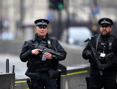 ΕΚΤΑΚΤΟ: Αυτοκίνητο έπεσε σε πεζούς μουσουλμάνους στο Νιούκαστλ της Βρετανίας - 5 τραυματίες (φωτό)